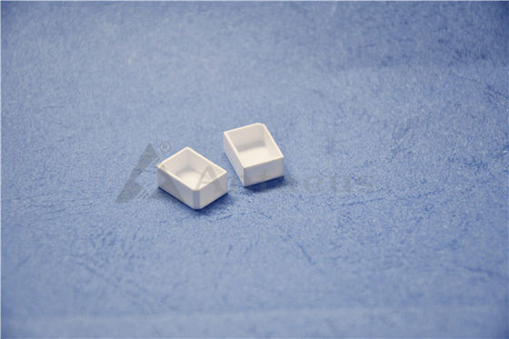 3.6-3.9g/cm3 Technical Ceramic Parts Aluminum Oxide Insulator For HVDC Contactor