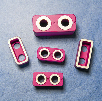 Πλάκα κεραμικού αλουμίνας με αντοχή σε θερμικό σοκ 250C Υψηλή πυκνότητα όγκου ≥3.65 και σκληρότητα 9 Mohs