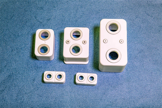 Τάση Διάσπασης 20 KV ανά χιλιοστό Κεραμικός Δακτύλιος Αλουμίνας με 0 τοις εκατό Απορρόφηση Νερού Κατάλληλος για Βιομηχανική Χρήση